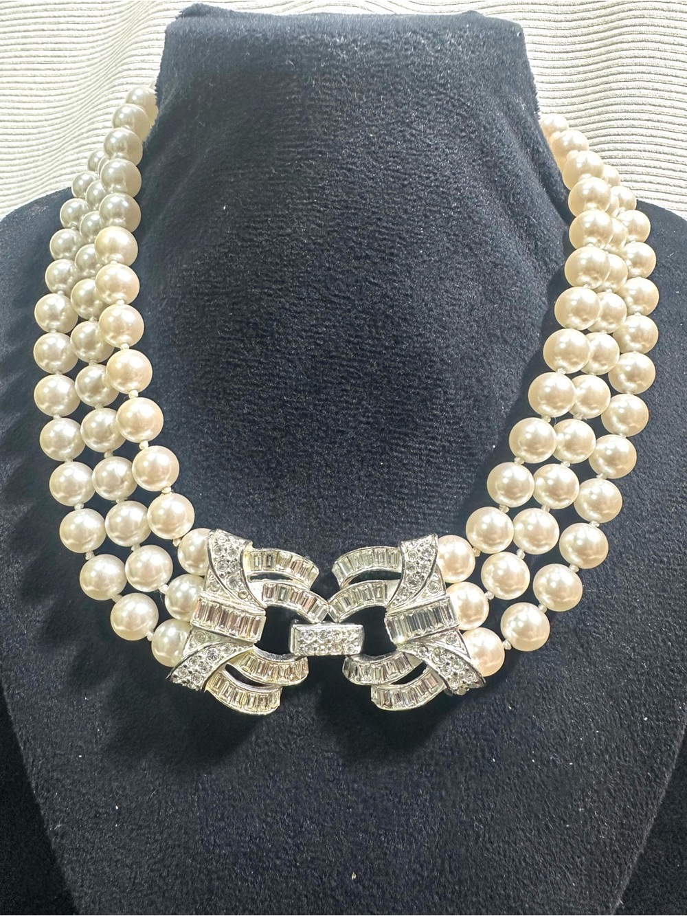Vtg: CAROLEE Triple Strand Faux Pearl w/Lovely Rhinestone Side/Front clasp